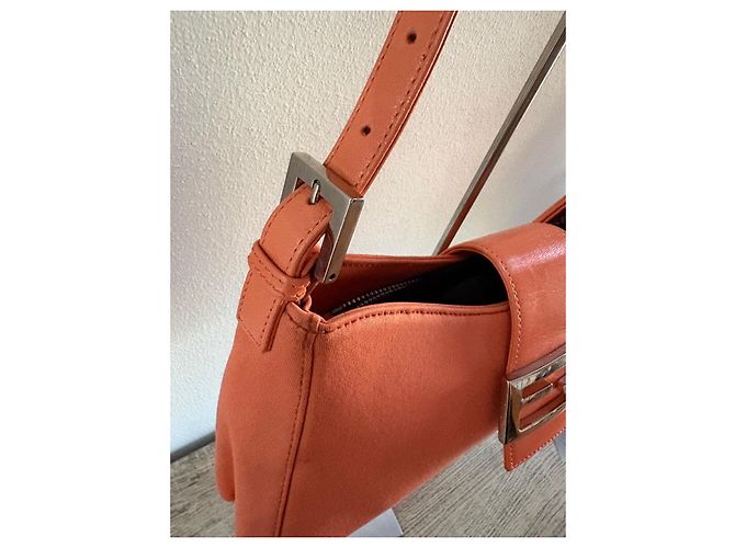 Borsa a spalla Fendi Baguette Corallo - vista 7