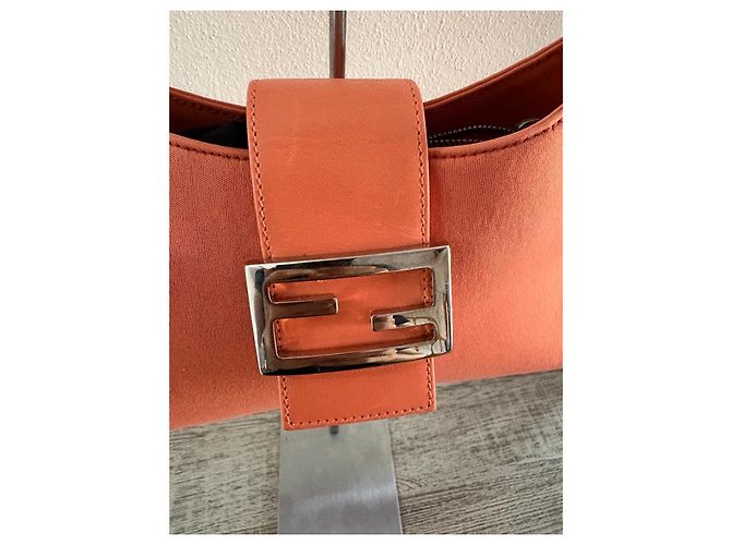 Borsa a spalla Fendi Baguette Corallo - vista 8