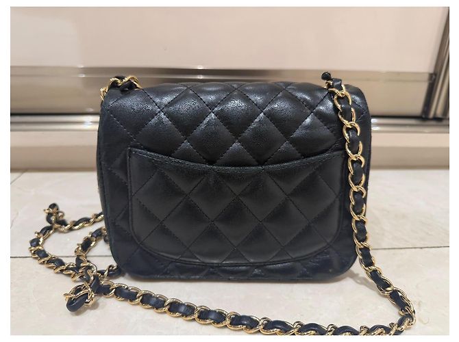 Chanel Classic Flap Bag in pelle di agnello nera - vista 4