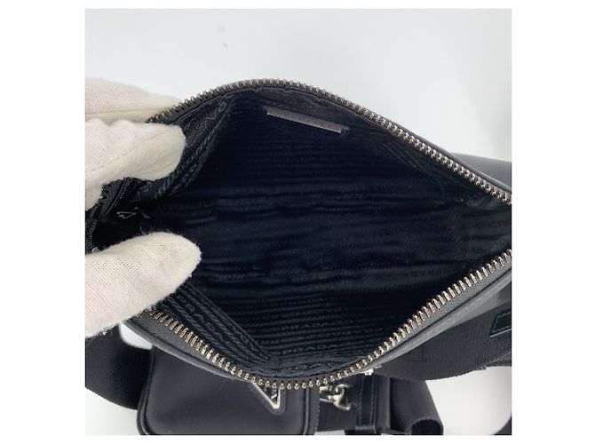 Prada Borsa a tracolla messenger in tela Re-Nylon nera con pochette - vista 5