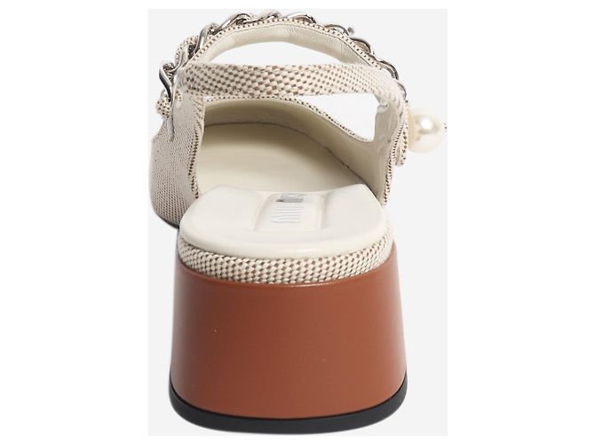 Miu Miu Décolleté slingback in tela neutra e marrone con catena e perle - taglia EU 37.5 - vista 3