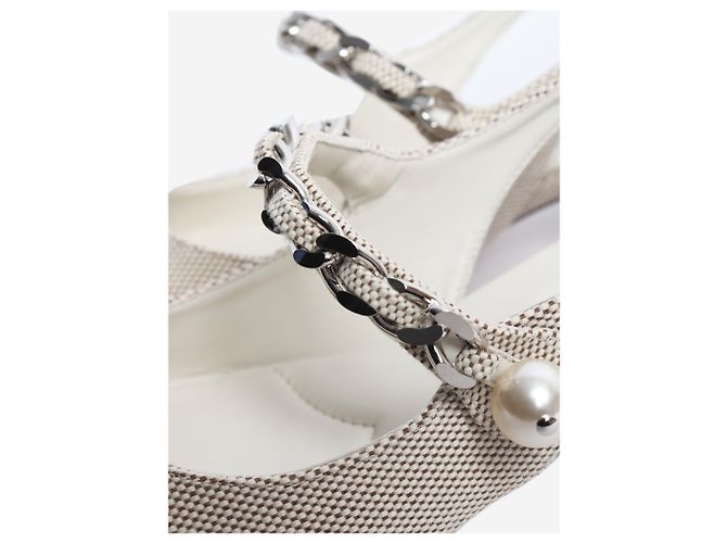 Miu Miu Décolleté slingback in tela neutra e marrone con catena e perle - taglia EU 37.5 - vista 4