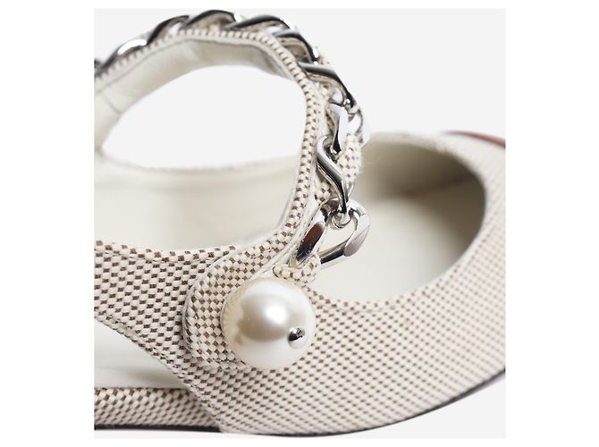 Miu Miu Décolleté slingback in tela neutra e marrone con catena e perle - taglia EU 37.5 - vista 5