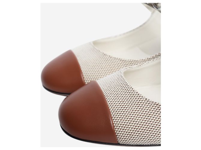 Miu Miu Décolleté slingback in tela neutra e marrone con catena e perle - taglia EU 37.5 - vista 7