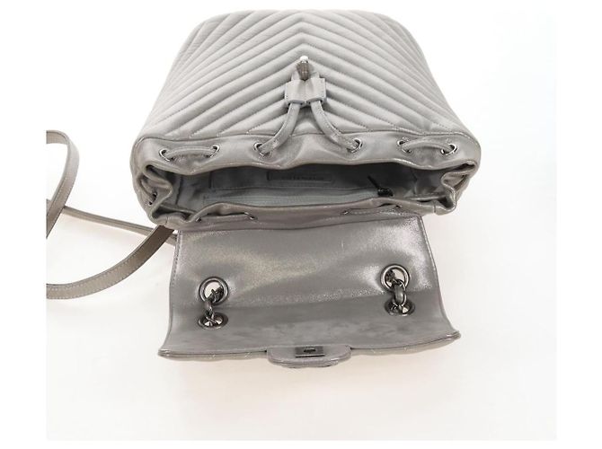 CHANEL V Stitch Backpack Leather Silver CC - vista 24
