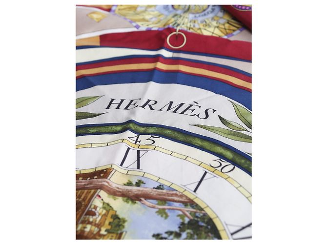 Hermès Carré 90 Parmi les Fleurs je compte les heures foulard in seta rosso e crema - vista 2