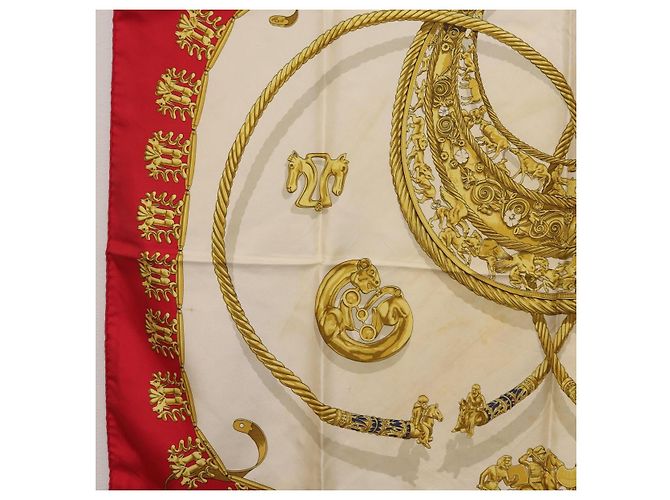 Hermès HERMES Carre 90 Scarf Silk Red Beige  LES CAVALIERS D'OR - vista 5
