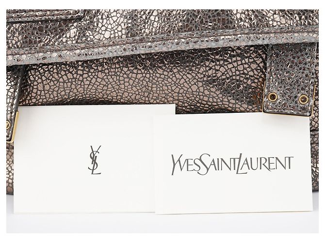 Yves Saint Laurent Borsa a tracolla Muse in pelle craquelé metallizzata - vista 18
