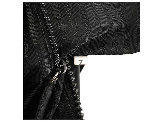 Prada Borsa Tote in Tessuto Spazzolato nera - vista 13
