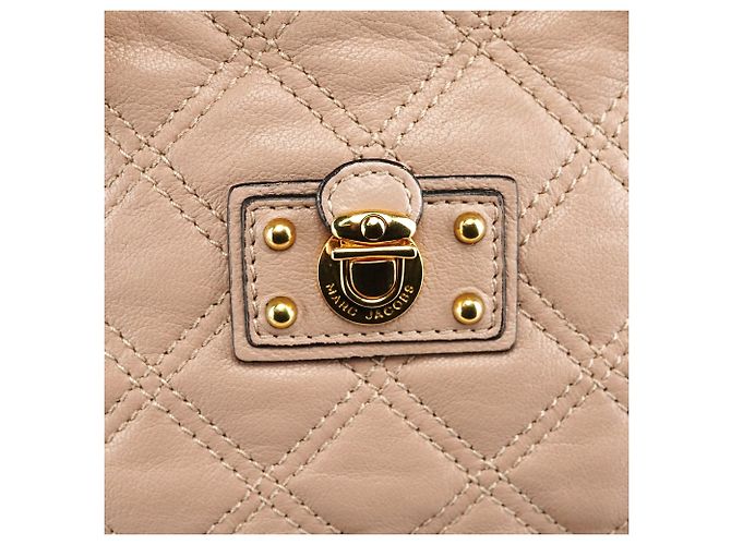 Marc Jacobs Gesteppte Leder-Schultertasche mit Kette in Rosa Beige - Ansicht 6