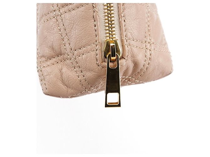 Marc Jacobs Gesteppte Leder-Schultertasche mit Kette in Rosa Beige - Ansicht 8