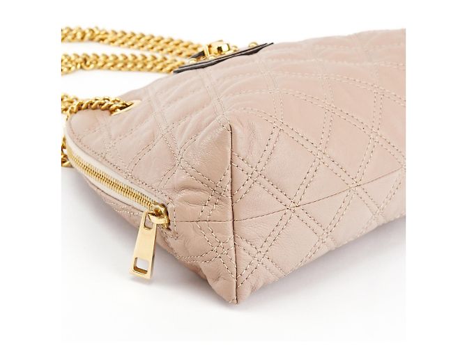 Marc Jacobs Gesteppte Leder-Schultertasche mit Kette in Rosa Beige - Ansicht 9