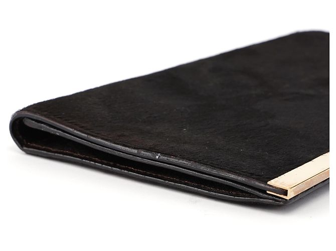 Gucci Clutch in pelliccia nera con placca dorata - vista 6