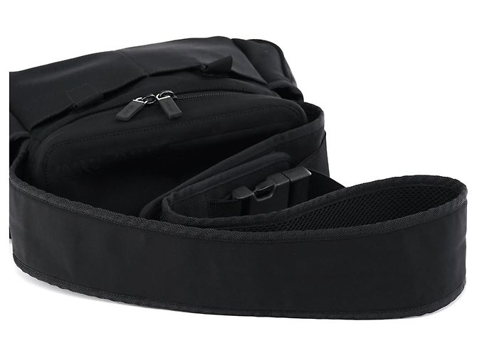 Miu Miu Borsa a tracolla tattica in nylon nero - vista 13
