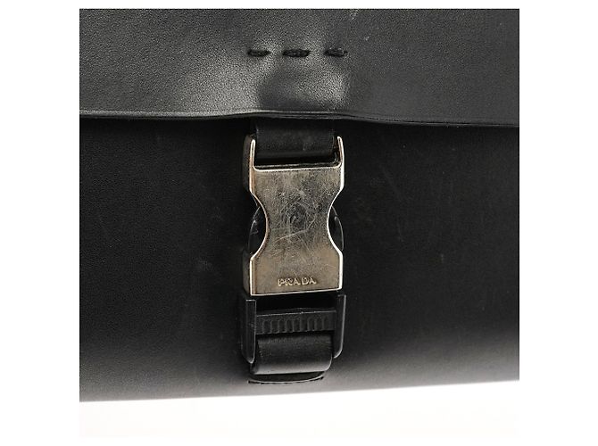 Prada Bolsa de ombro em couro preto com fivela Fall 1999 - vista 6
