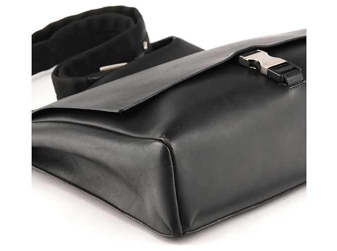 Prada Bolsa de ombro em couro preto com fivela Fall 1999 - vista 7