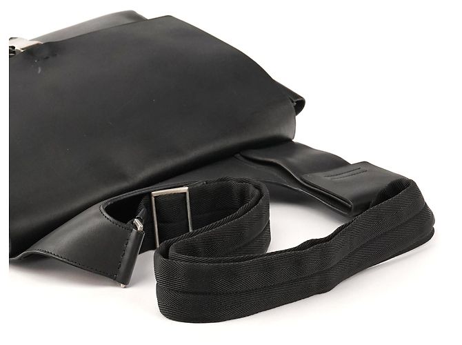 Prada Bolsa de ombro em couro preto com fivela Fall 1999 - vista 9