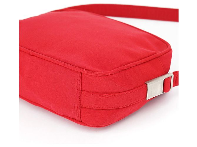 Miu Miu Vintage rote Nylon-Schultertasche - Ansicht 9