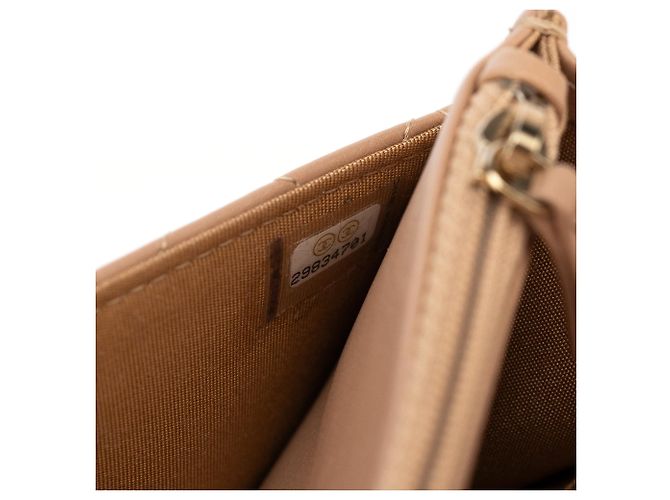 Chanel Borsa in pelle d'agnello matelassé beige con logo e catena - vista 15