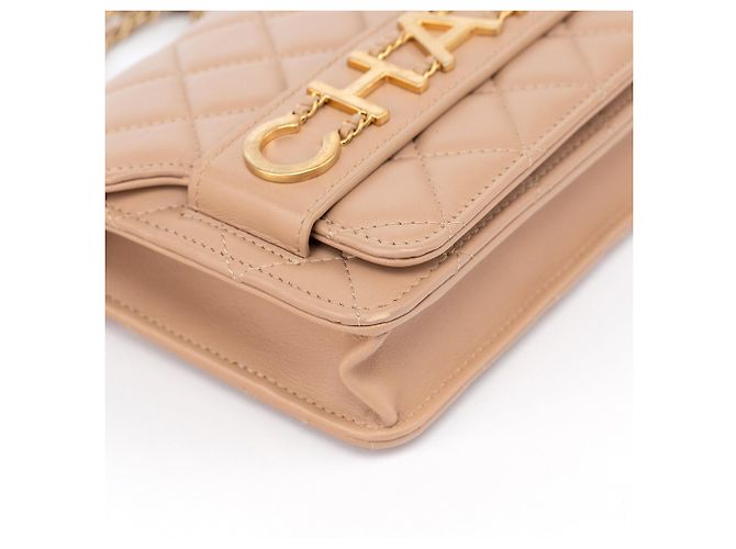 Chanel Borsa in pelle d'agnello matelassé beige con logo e catena - vista 8