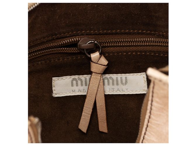Miu Miu Borsa a tracolla hobo in pelle di agnello beige - vista 15
