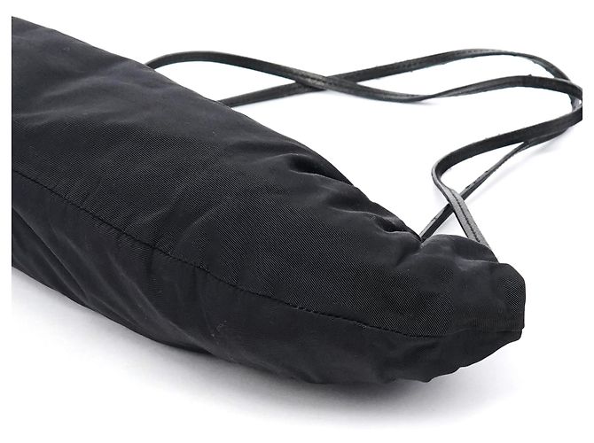 Miu Miu Borsa a spalla pochette in nylon nero - vista 8