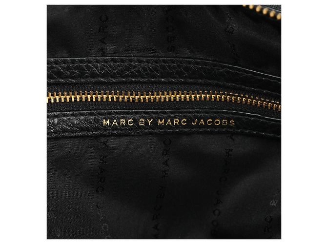 Marc by Marc Jacobs Borsa Bowling in pelle martellata nera - vista 10