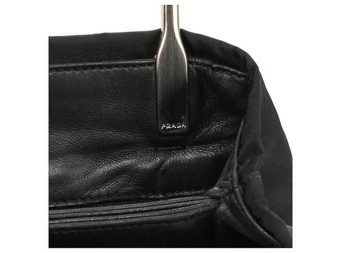 Prada Borsa Tote in nylon Tessuto nera con manici in metallo - vista 12
