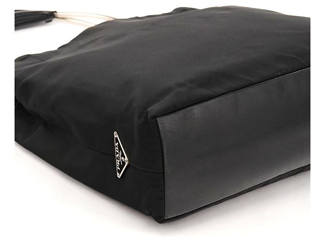 Prada Borsa Tote in nylon Tessuto nera con manici in metallo - vista 6