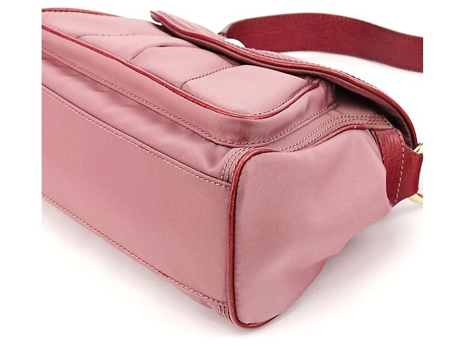 Céline Borsa a tracolla con patta in nylon e pelle rosa - vista 8