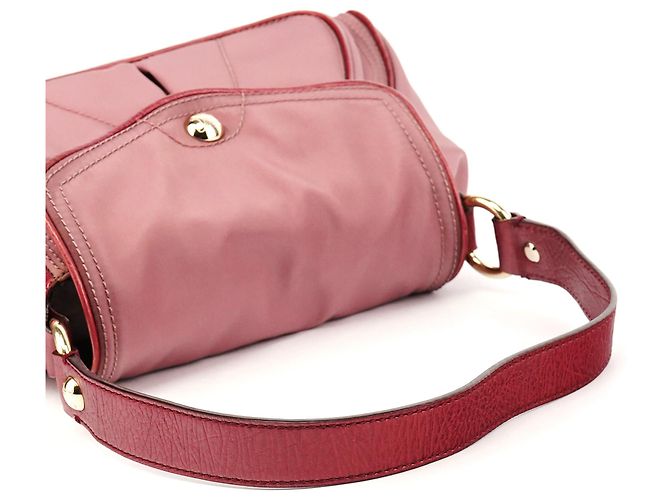Céline Borsa a tracolla con patta in nylon e pelle rosa - vista 9