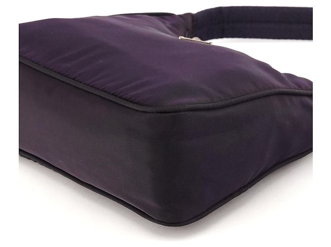 Prada Mini Borsa a Spalla Hobo in Nylon Tessuto Viola - vista 9