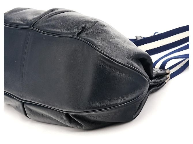Marc Jacobs Navy Leder 2-Way Bag mit gestreiftem Griff - Ansicht 9