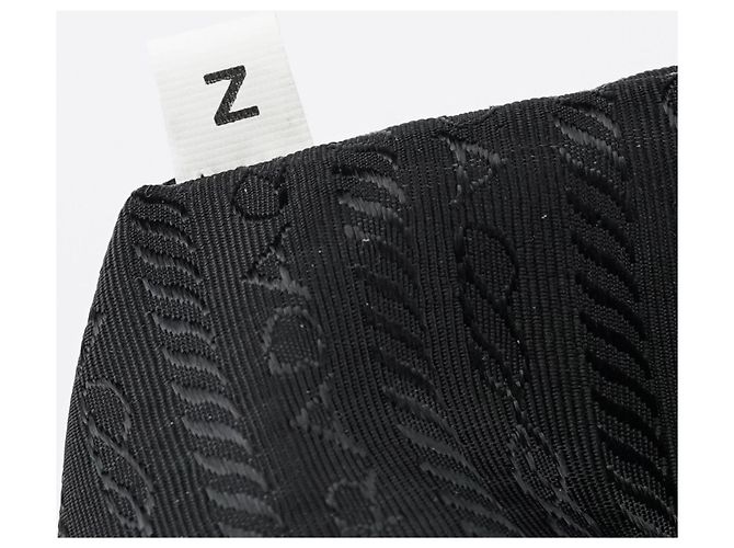 Prada Borsa Tote in pelle Spazzolato embossed nera - vista 15