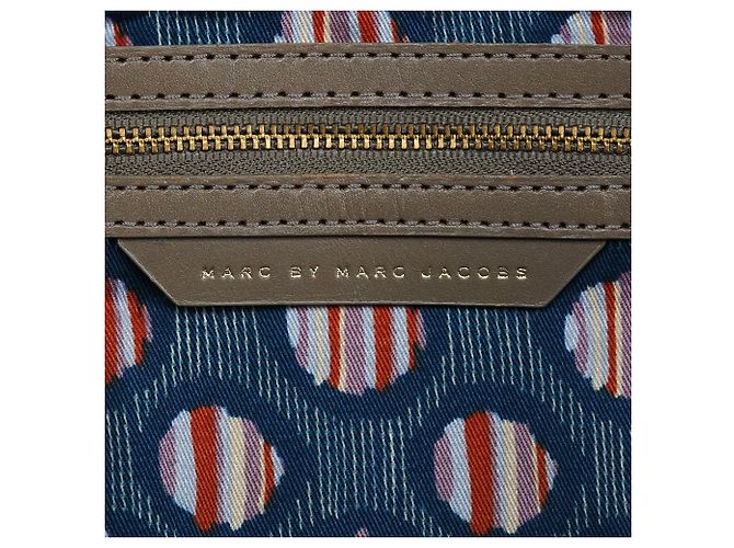 Marc by Marc Jacobs Borsa 2-Way in pelle grigia con logo impresso - vista 12