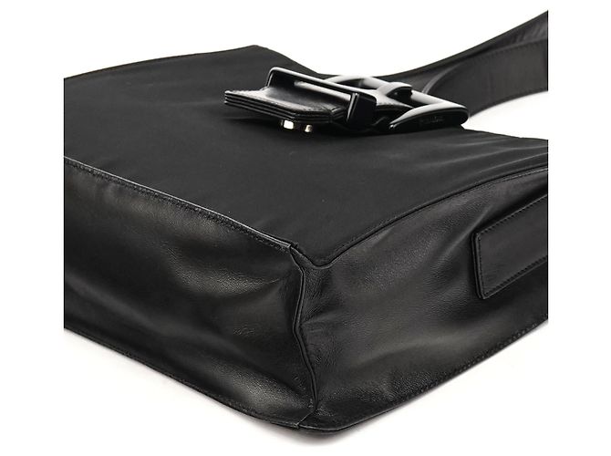 Prada Borsa a tracolla con fibbia in nylon Tessuto Vitello nera - vista 8
