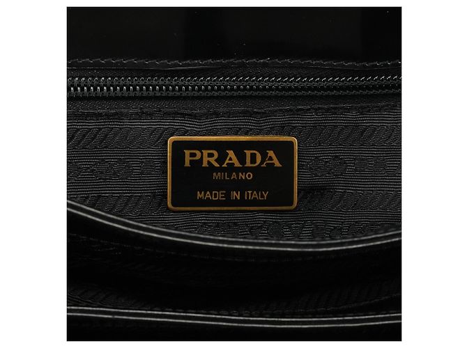 Prada Borsa a spalla con patta 1995 in pelle spazzolato vernice nera - vista 11