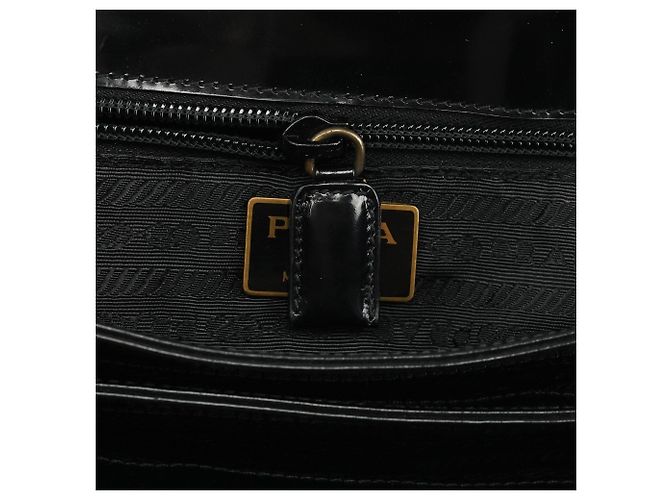 Prada Borsa a spalla con patta 1995 in pelle spazzolato vernice nera - vista 12