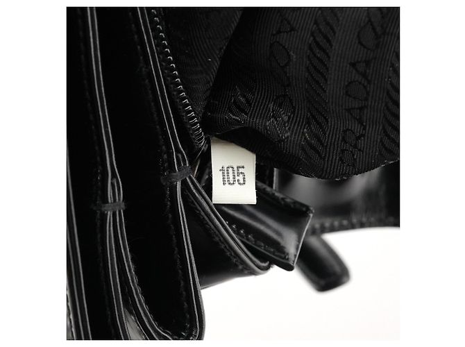 Prada Borsa a spalla con patta 1995 in pelle spazzolato vernice nera - vista 13