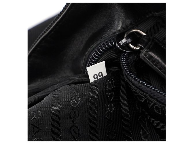 Prada Borsa a tracolla in lana e pelliccia nera - vista 11