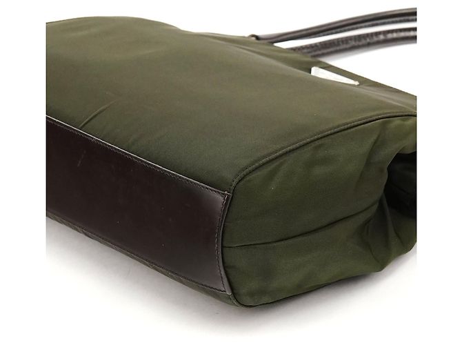 Prada Borsa con manico B11091 Military Green Tessuto Chic Top Handle Bag - vista 9