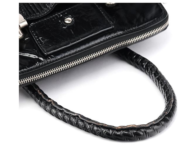 Héloïse Chloé Heloise Tote Bag aus schwarzem gestepptem Lackleder - Ansicht 13