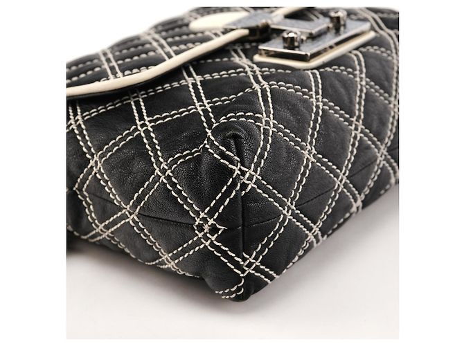 Marc Jacobs  mala de ombro com aba em couro acolchoado preto e branco - vista 6