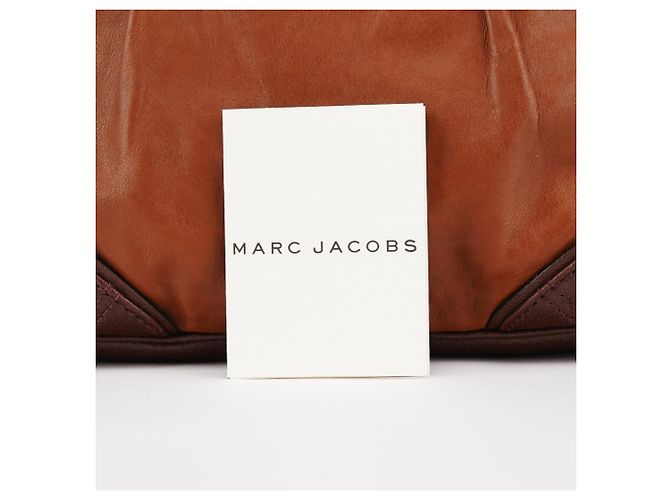 Marc Jacobs Bolsa Bowling em couro acolchoado Tan Burgundy - vista 10