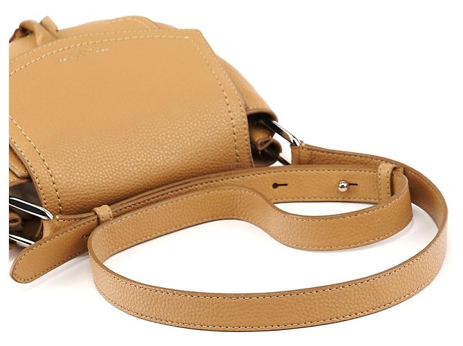 Marc Jacobs Bolsa crossbody com aba em couro granulado bege - vista 10