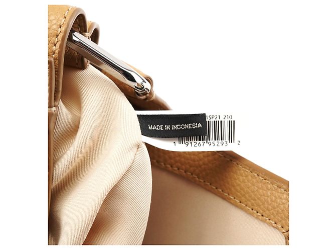 Marc Jacobs Bolsa crossbody com aba em couro granulado bege - vista 16