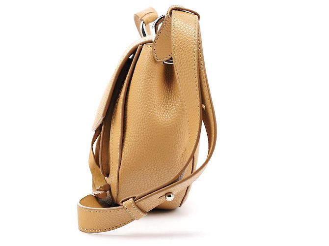 Marc Jacobs Bolsa crossbody com aba em couro granulado bege - vista 2