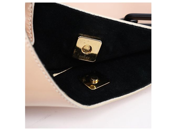 Gucci Borsa a tracolla con catena in pelle verniciata beige - vista 9