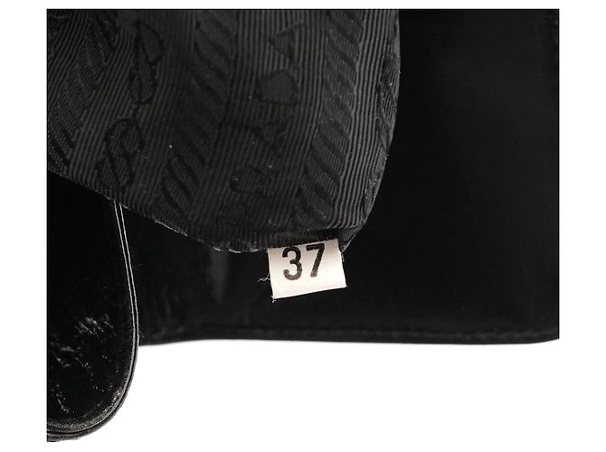 Prada B7494 Mala de Ombro em Pele Vitello Preta com Fivela - vista 14