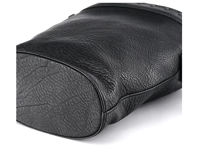 Gucci Fall 2002 Schwarze Leder-Bucket-Bag mit Scharnierrahmen - Ansicht 8